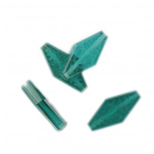Rhomb bead with engraved arabesques on 2 faces, emerald 24x12 mm