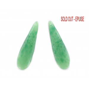 Flat pendant, hole on top, spotted green 40x11 mm