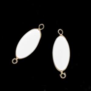 Oval stone cercled with gilt metal wire 2 rings, white 33x12 mm