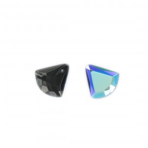 Faceted triangular pendant, black iridescent 15x15 mm