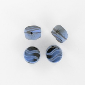 Perle aplatie à motif vagues avec trou décentré, bleu et noir 12 mm