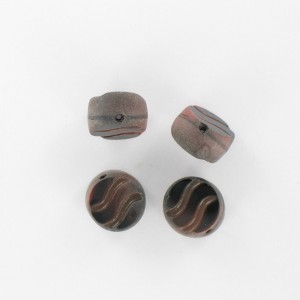 Perle aplatie à motif vagues avec trou décentré, marron et noir 12 mm