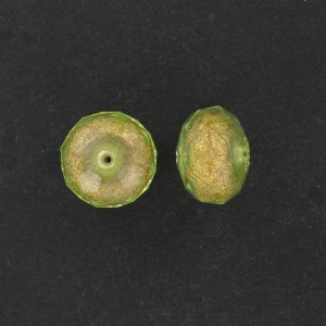 Faceted washer on gilt base, light olivine 18x12 mm