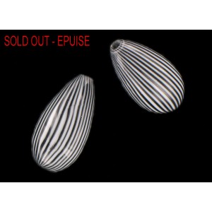 Striped pear 20x10 mm